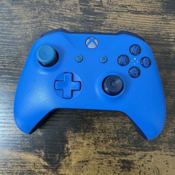 Lot of 3 Microsoft Xbox One Controllers – For Parts or Repair (Untested) - Picture 6 of 11